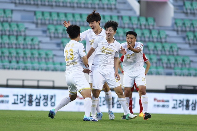 [Ʈ]FC, λ꿡 2-1 ¸